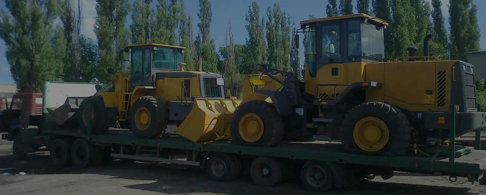 Заказать аренду низкорамного прицепа в селе Краснощёково (Сибирский округ - Алтайский край) для перевозки спецтехники в негабарите на сайте по форме